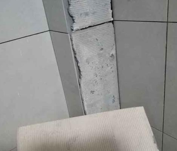 崇义瓷砖空鼓维修公司分享下厨房瓷砖脱落的补救措施。